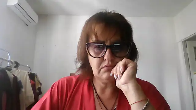 Snapshot of ErikaXShine chatting on 08-03-26, 11:37 ErikaXShine online show from 08-03-26, 11:37
