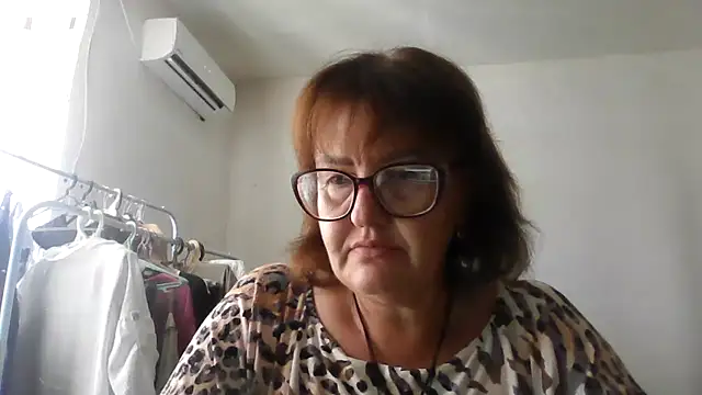 Snapshot of ErikaXShine chatting on 08-08-26, 12:07 ErikaXShine online show from 08-08-26, 12:07