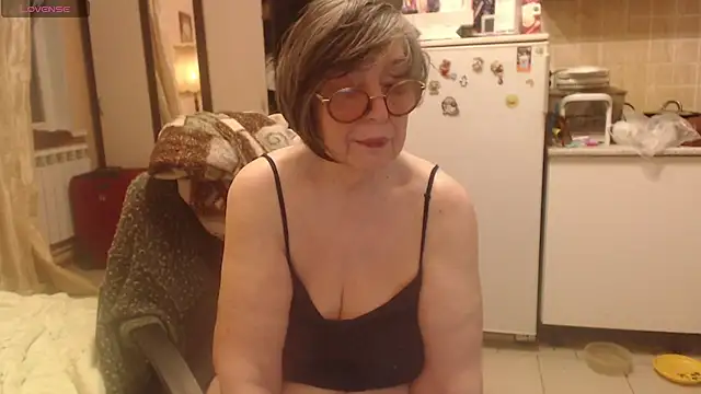 Snapshot of Sharon_Amore chatting on 04-30-26, 12:39 Sharon Amore online show from 04-30-26, 12:39