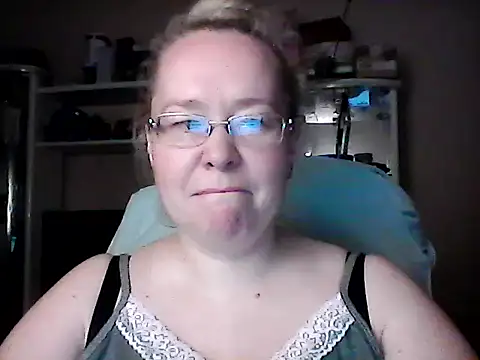Snapshot of Viola27 chatting on 06-11-26, 04:49 Viola27 online show from 06-11-26, 04:49