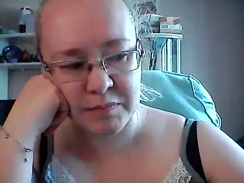 Snapshot of Viola27 chatting on 06-20-26, 07:11 Viola27 online show from 06-20-26, 07:11