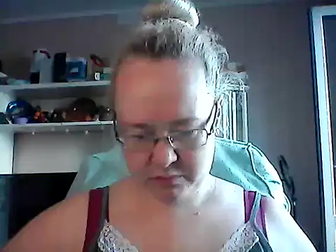 Snapshot of Viola27 chatting on 06-30-26, 10:49 Viola27 online show from 06-30-26, 10:49