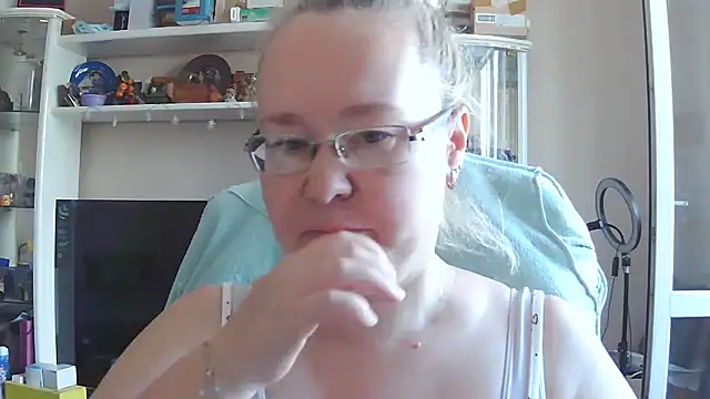 Snapshot of Viola27 chatting on 07-03-26, 07:48 Viola27 online show from 07-03-26, 07:48