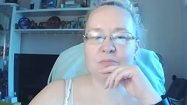 Snapshot of Viola27 chatting on 07-09-26, 02:32 Viola27 online show from 07-09-26, 02:32