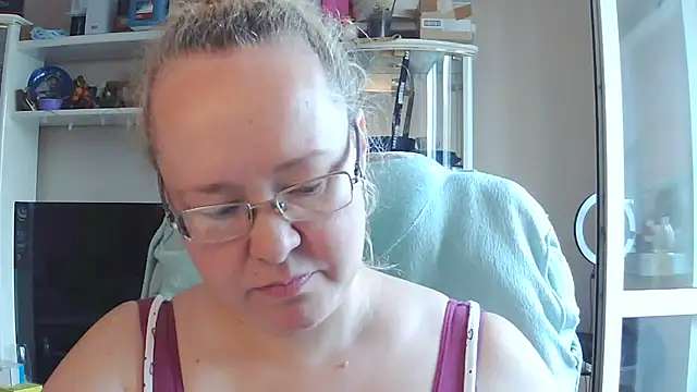 Snapshot of Viola27 chatting on 07-17-26, 07:15 Viola27 online show from 07-17-26, 07:15