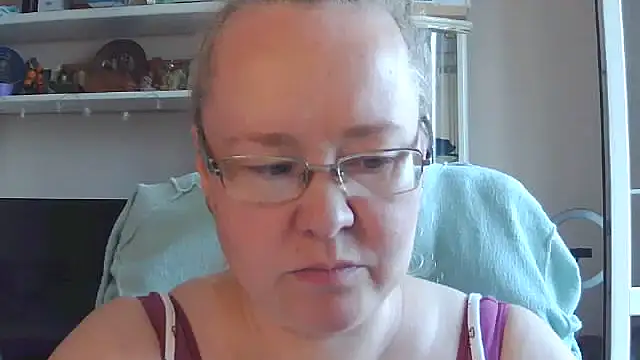 Snapshot of Viola27 chatting on 07-18-26, 06:50 Viola27 online show from 07-18-26, 06:50