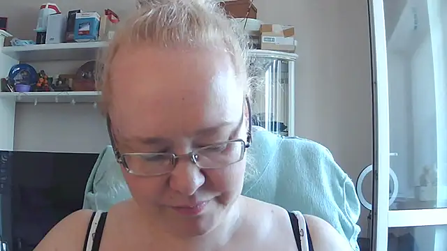 Snapshot of Viola27 chatting on 07-24-26, 07:28 Viola27 online show from 07-24-26, 07:28