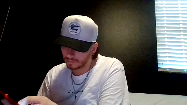 Snapshot of Mikecloudyhawk chatting on 06-22-26, 01:07 Mikecloudyhawk online show from 06-22-26, 01:07