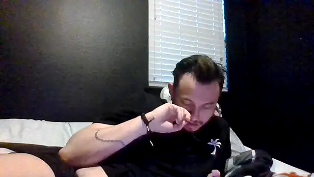 Snapshot of Mikecloudyhawk chatting on 06-27-26, 03:22 Mikecloudyhawk online show from 06-27-26, 03:22