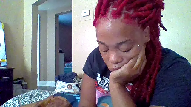 Snapshot of BoujieDee chatting on 07-13-26, 04:32 BoujieDee online show from 07-13-26, 04:32