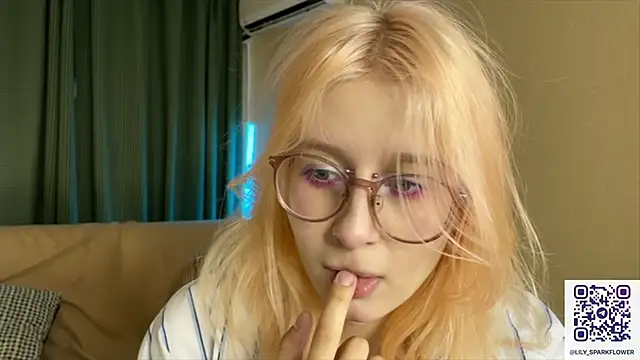Snapshot of Lill_Lily chatting on 06-17-26, 01:08 Lill Lily online show from 06-17-26, 01:08
