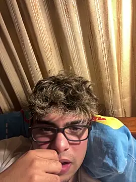 Snapshot of ElMen0r06 chatting on 06-11-26, 03:48 ElMen0r06 online show from 06-11-26, 03:48