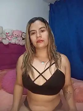 Snapshot of valery_castilloo chatting on 06-17-26, 04:26 valery castilloo online show from 06-17-26, 04:26