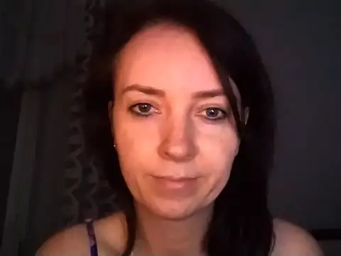 Snapshot of JenniferAlone chatting on 06-11-26, 08:29 JenniferAlone online show from 06-11-26, 08:29