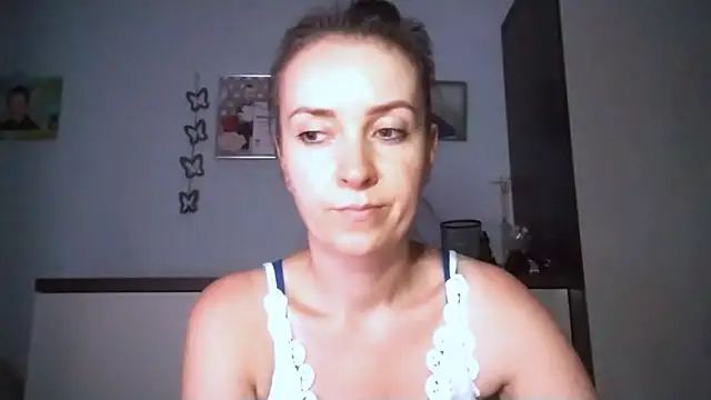 Snapshot of JenniferAlone chatting on 06-30-26, 08:21 JenniferAlone online show from 06-30-26, 08:21