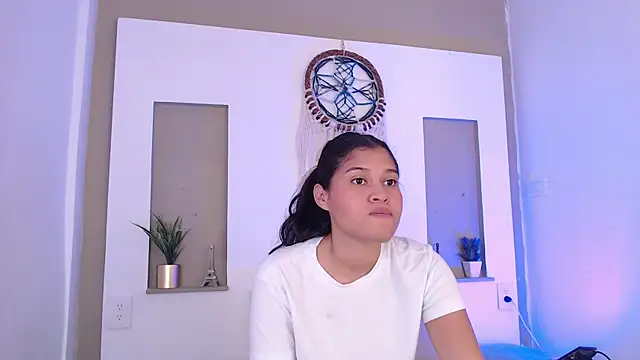 Snapshot of Kitty_Desire2 chatting on 06-19-26, 12:31 Kitty Desire2 online show from 06-19-26, 12:31