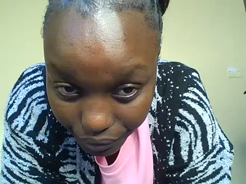 Snapshot of Legit_Queenn chatting on 07-15-26, 02:00 Legit Queenn online show from 07-15-26, 02:00