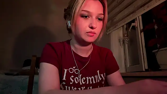 Snapshot of CloudyFoxy chatting on 06-09-26, 07:47 CloudyFoxy online show from 06-09-26, 07:47