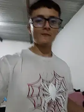 Snapshot of Davitfitnosuke chatting on 06-13-26, 03:15 Davitfitnosuke online show from 06-13-26, 03:15