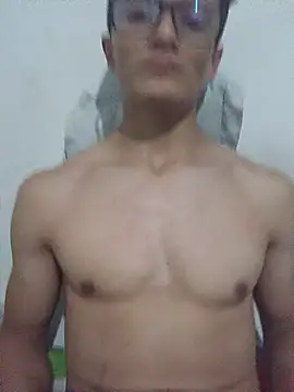 Snapshot of Davitfitnosuke chatting on 06-14-26, 02:24 Davitfitnosuke online show from 06-14-26, 02:24