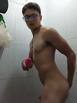Snapshot of Davitfitnosuke chatting on 07-15-26, 01:11 Davitfitnosuke online show from 07-15-26, 01:11
