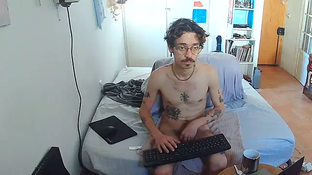 Snapshot of TrashXthrash chatting on 06-16-26, 07:55 TrashXthrash online show from 06-16-26, 07:55