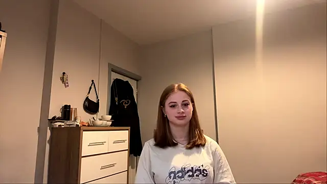 Snapshot of kittenflub chatting on 06-09-26, 07:36 kittenflub online show from 06-09-26, 07:36