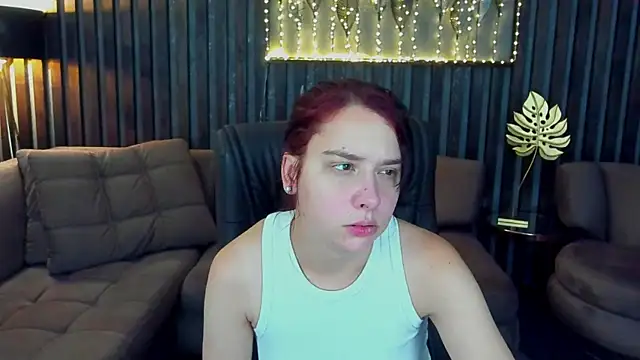 Snapshot of Livia_Shy chatting on 06-20-26, 11:46 Livia Shy online show from 06-20-26, 11:46