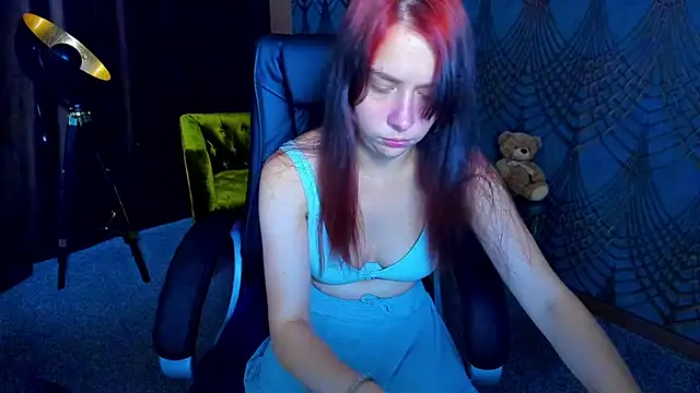 Snapshot of Livia_Shy chatting on 07-16-26, 05:41 Livia Shy online show from 07-16-26, 05:41