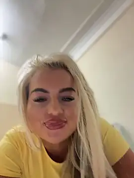 Snapshot of BarbieLeahX chatting on 06-09-26, 11:11 BarbieLeahX online show from 06-09-26, 11:11