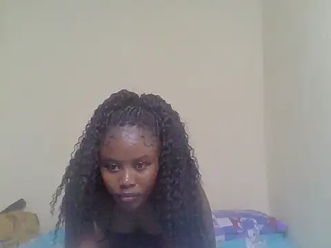 cute bee online show from 07-16-26, 03:29