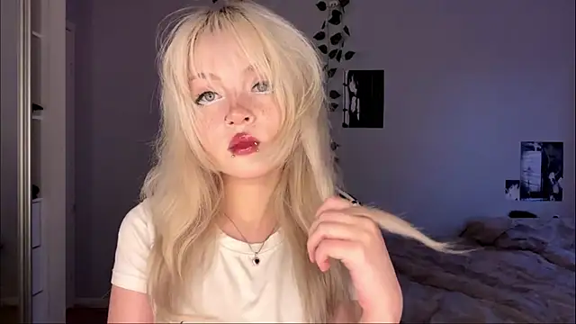 Snapshot of Velvets_Vixens01 chatting on 06-24-26, 05:45 Velvets Vixens01 online show from 06-24-26, 05:45