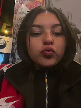 Snapshot of Aly_96 chatting on 07-14-26, 01:52 Aly 96 online show from 07-14-26, 01:52