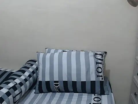 Snapshot of GorgeousPinay_x chatting on 06-19-26, 04:39 GorgeousPinay x online show from 06-19-26, 04:39
