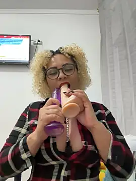 Snapshot of ninarose777 chatting on 06-15-26, 11:07 ninarose777 online show from 06-15-26, 11:07