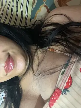 Snapshot of maram_mimi chatting on 06-21-26, 01:30 maram mimi online show from 06-21-26, 01:30