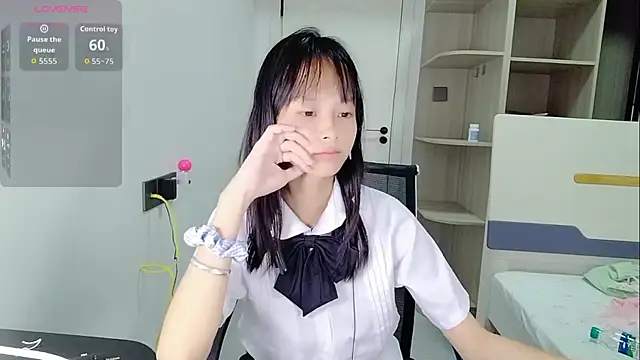Snapshot of xiaoyu-22 chatting on 06-11-26, 01:27 xiaoyu-22 online show from 06-11-26, 01:27