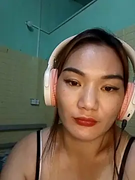 Snapshot of Voiva11 chatting on 07-04-26, 01:39 Voiva11 online show from 07-04-26, 01:39