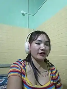 Snapshot of Voiva11 chatting on 07-17-26, 02:51 Voiva11 online show from 07-17-26, 02:51