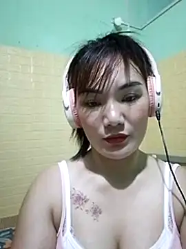 Snapshot of Voiva11 chatting on 07-22-26, 12:52 Voiva11 online show from 07-22-26, 12:52