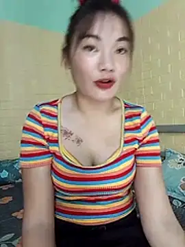 Snapshot of Voiva11 chatting on 07-23-26, 01:58 Voiva11 online show from 07-23-26, 01:58