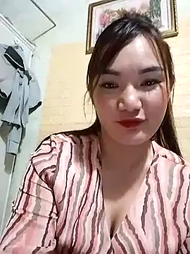 Snapshot of Voiva11 chatting on 08-02-26, 02:15 Voiva11 online show from 08-02-26, 02:15