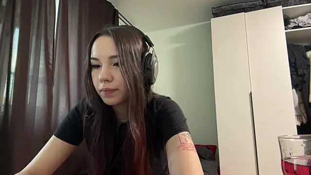 HotGirlMilla online show from 06-21-26, 06:43