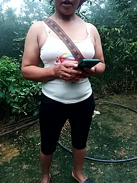 Snapshot of Chin-ni chatting on 06-27-26, 01:10 Chin-ni online show from 06-27-26, 01:10