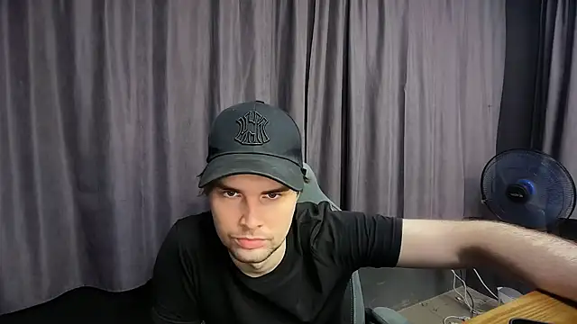 Snapshot of matthewglitch chatting on 06-11-26, 07:39 matthewglitch online show from 06-11-26, 07:39
