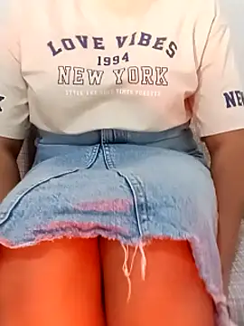 Snapshot of officequeen chatting on 07-16-26, 05:13 officequeen online show from 07-16-26, 05:13