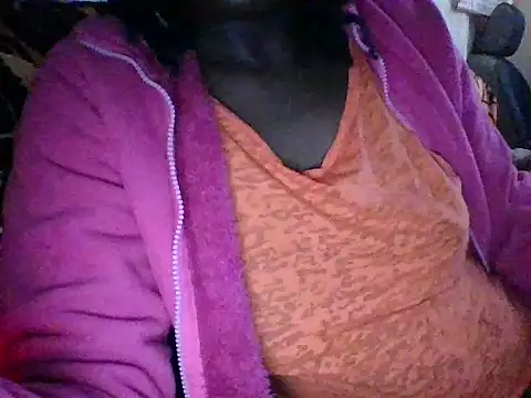 Snapshot of lucyswee chatting on 07-19-26, 05:00 lucyswee online show from 07-19-26, 05:00