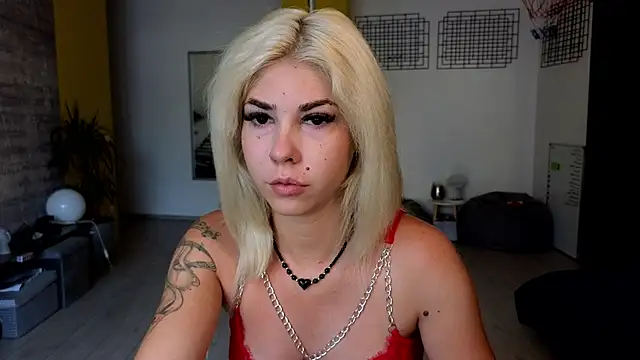 Snapshot of Sarahcamsx chatting on 07-06-26, 05:26 Sarahcamsx online show from 07-06-26, 05:26