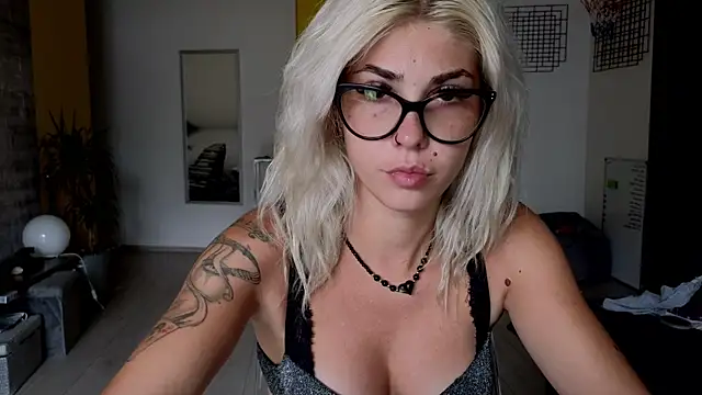 Snapshot of Sarahcamsx chatting on 07-16-26, 08:53 Sarahcamsx online show from 07-16-26, 08:53