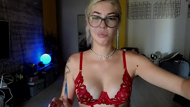 Snapshot of Sarahcamsx chatting on 07-26-26, 08:32 Sarahcamsx online show from 07-26-26, 08:32